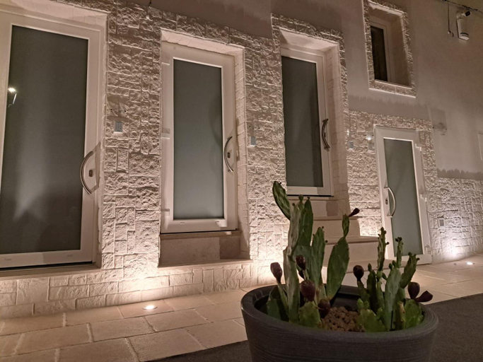 Others 5, MAE Apulian Rooms, Taranto