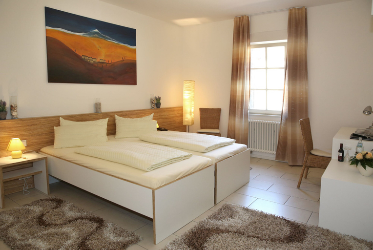 Bedroom 3, Landhotel Sickinger Hof, Rhein-Neckar-Kreis