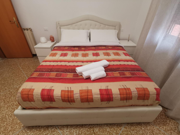 Others 4, ALOHA ROOM vicino all'aeroporto, Bologna