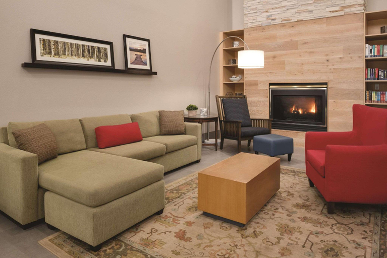 Public Area 2, Country Inn & Suites by Radisson, Cedar Falls near University, Black Hawk