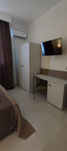 Others 4, B&B Aquavia, Lecce