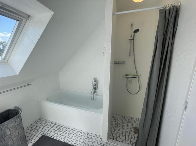 Bathroom 4, Marielyst Guesthouse, Guldborgsund