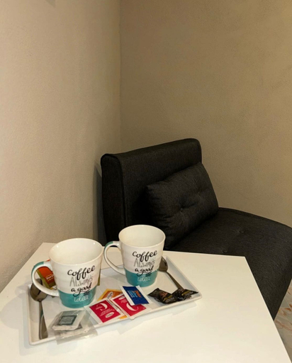 Others 3, Business house, Napoli