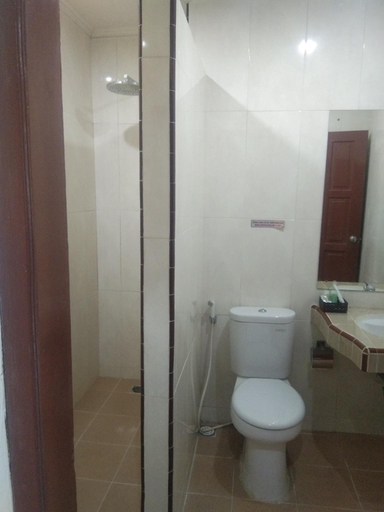 Bathroom 10
