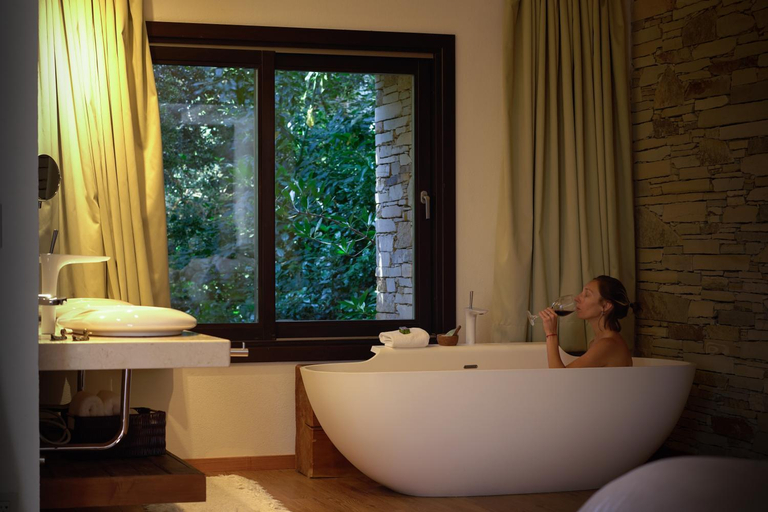 Bathroom 10