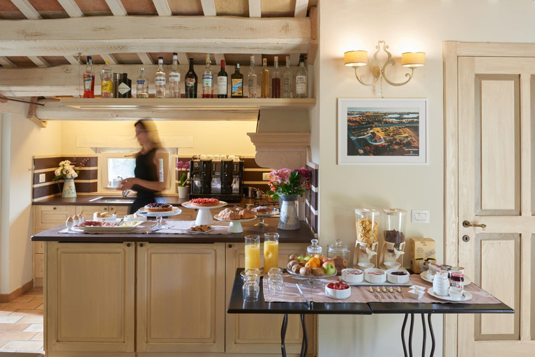 Food & Drinks 5, Pamperduto Country Resort, Macerata
