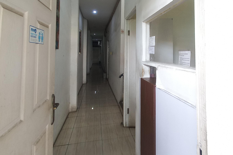 Public Area, RedDoorz Syariah near RS Siti Khodijah Sepanjang, Sidoarjo