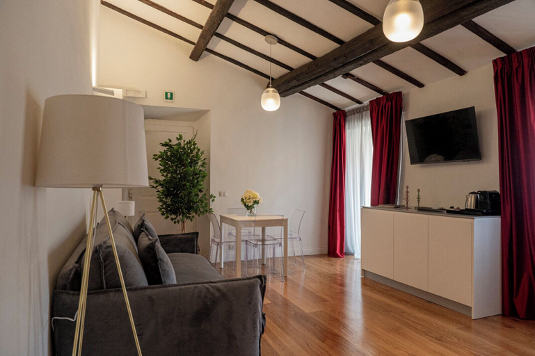 Others 3, The Place Home, Rome