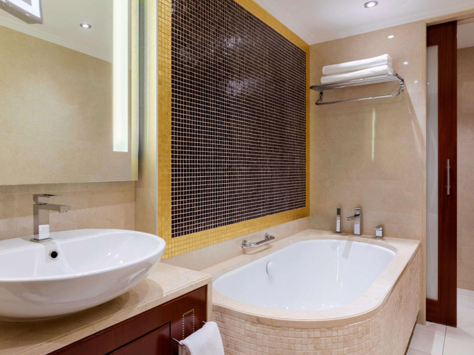 Bathroom 5, Grand Hotel Vilnius, Curio Collection by Hilton, Vilniaus