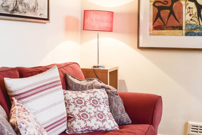 Others 4, Smart 2 bedroom flat near Pimlico Tube, London