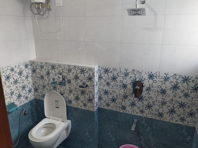 Bathroom 5, Tourist Inn, Jaipur