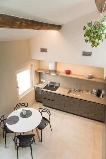 Others 3, Residenza Castei, Mantua