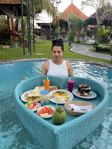 Food & Drinks