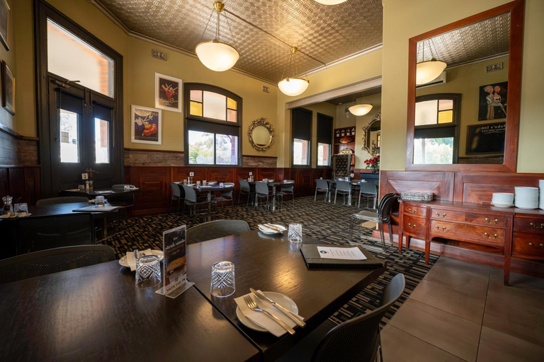 Food & Drinks 5, The Rec Hotel, Northam