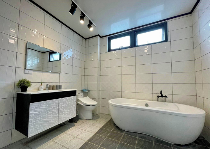 Bathroom 3, SunshineZone, Yilan