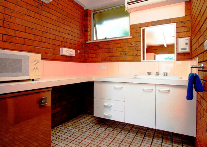 Others 4, Wattle Motel, Mitchell - North