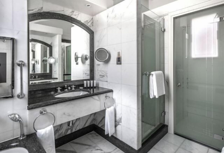 Bathroom 18
