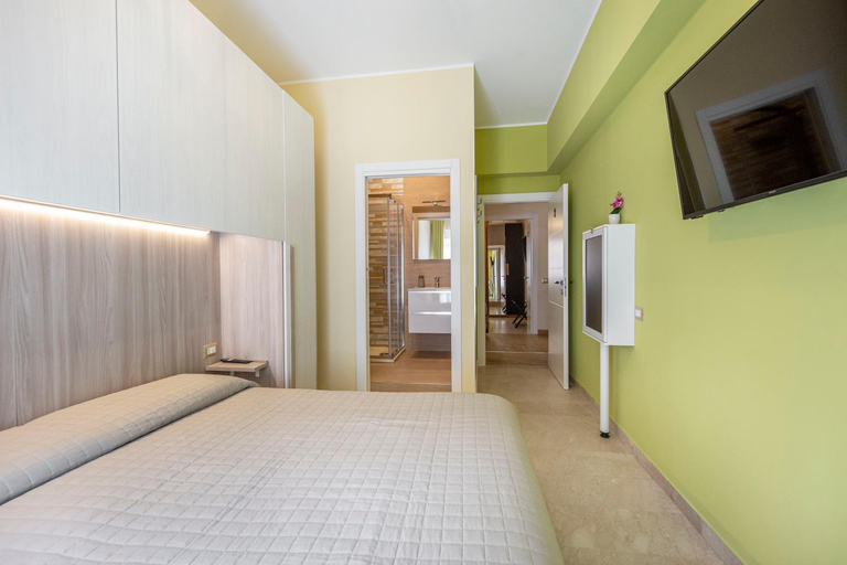 Others 4, B&B Altrasia, Catania