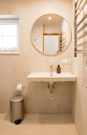 Bathroom 2, Prie Mariu, Neringos