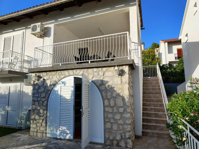 Others 3, Apartmani Nada, Pakoštane