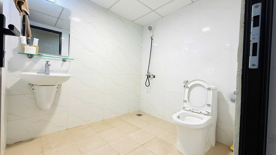 Bathroom 3, Era Apartment 58 Nguyen Khanh Toan, Cầu Giấy