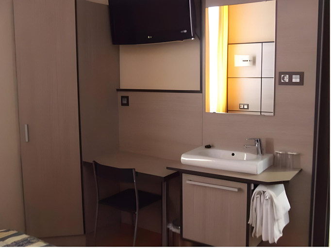 Bathroom 3, Hostal Larios, Málaga