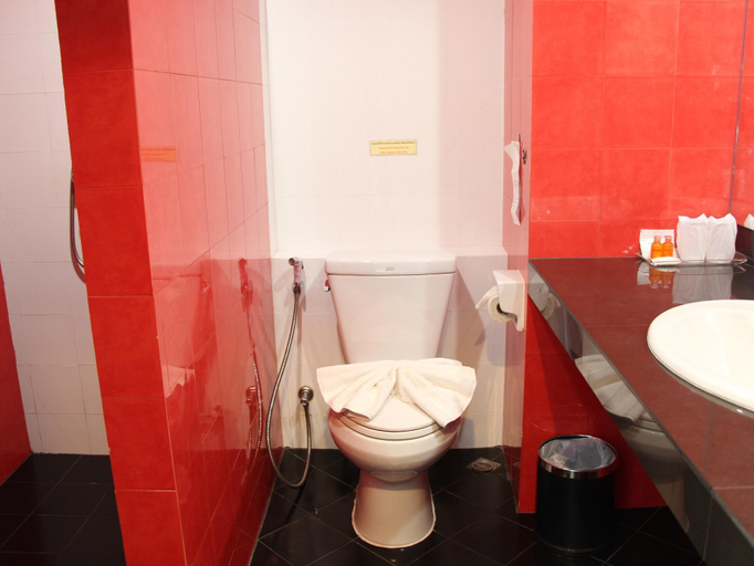 Bathroom 4, Twin Hotel, Phuket Island