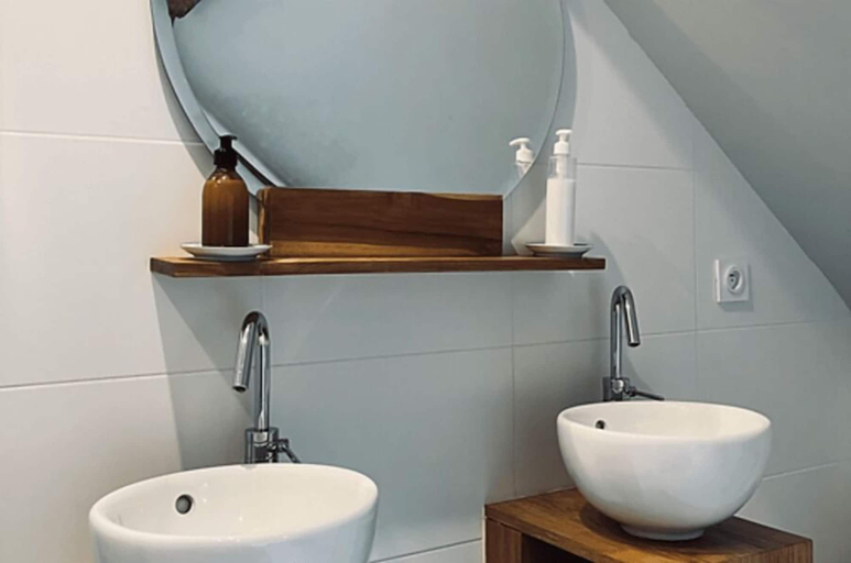 Bathroom 4, Le Petit Château de Conteville, Seine-Maritime