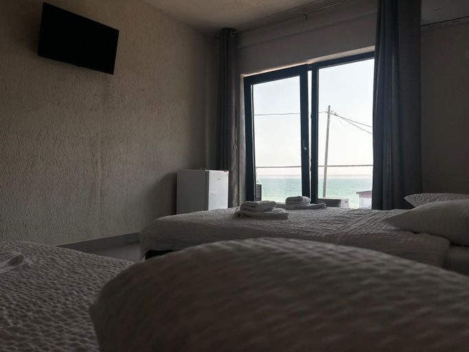 Bedroom 2, Diamonds in the Sky, Costinesti