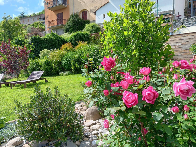 Others 3, Monti Guesthouse, Massa Carrara