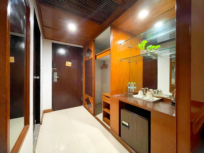 Bathroom 8