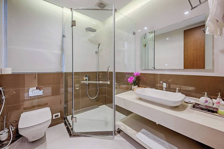 Bathroom 4, Oceanfront Elegance: 7-br Villa in Luxury Resort, Da Nang
