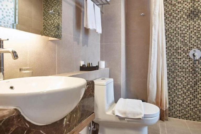 Bathroom 18