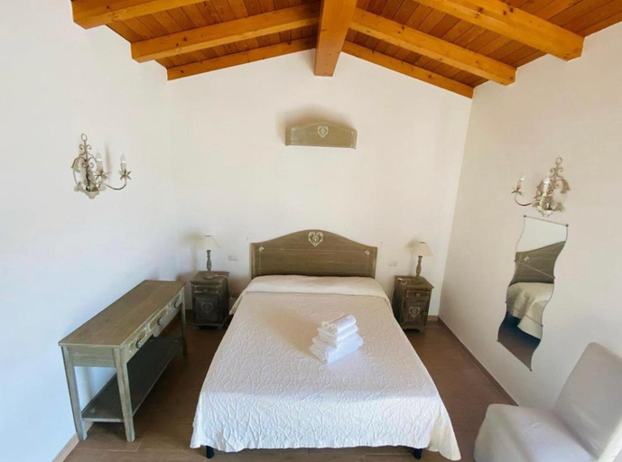 Others 4, La Casa Rotta, Latina