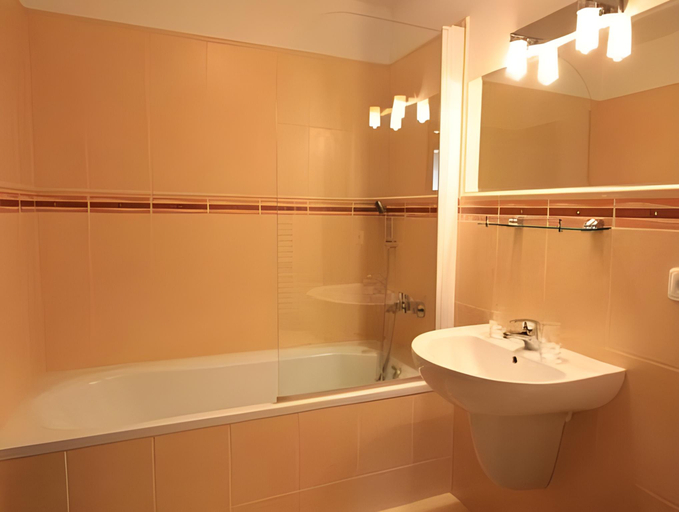 Bathroom 2, Hotel Air, Skalica
