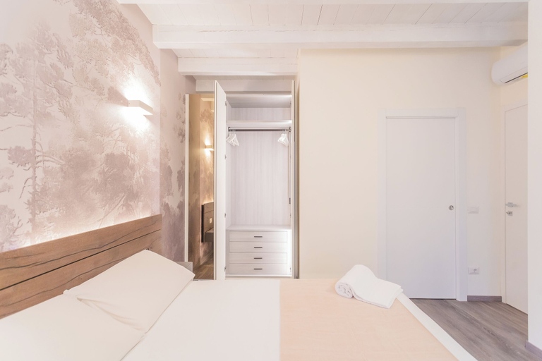 Bedroom 3, Modern & Stylish Apartment in Como City by Rent all Como, Como