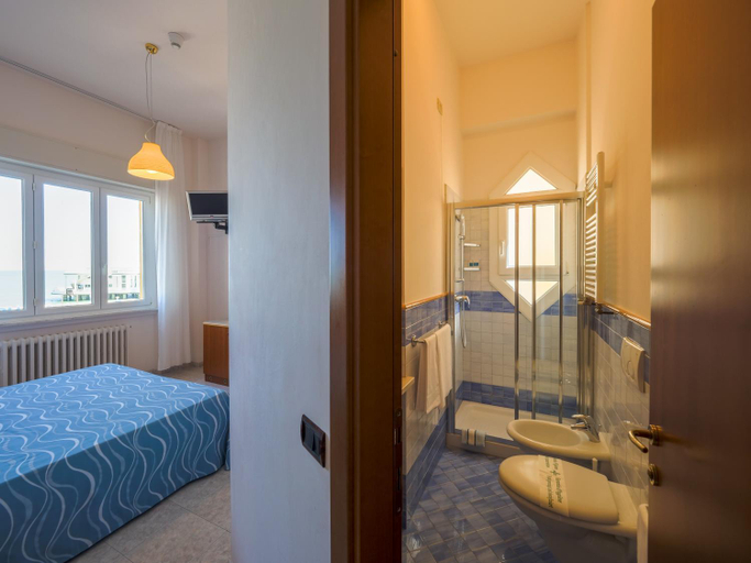 Bedroom, Hotel de la Ville, Ancona