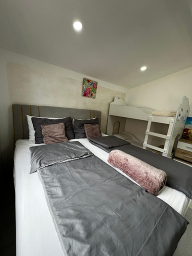 Bedroom 3, Vila Neyra, Pula