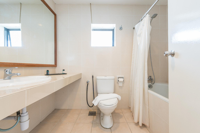 Bathroom 13