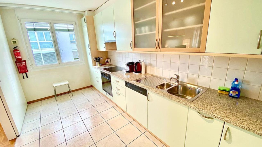 Close to the lake and very spacious 3 bedroom, Lausanne