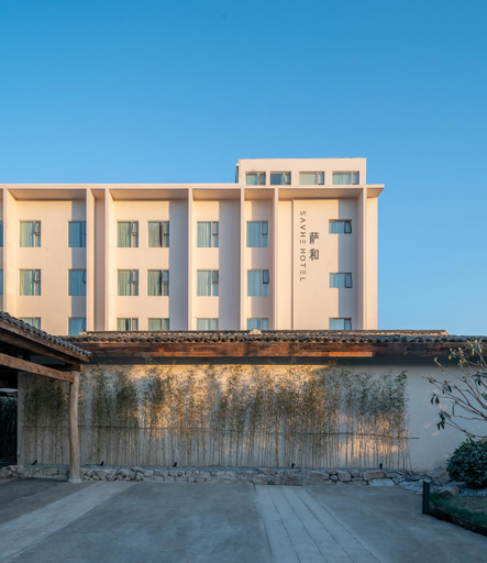 Exterior & Views