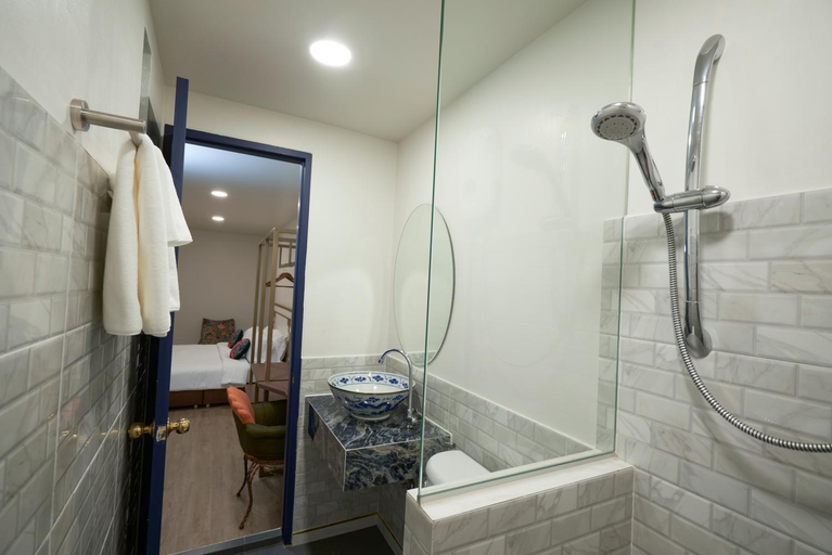Bathroom 17