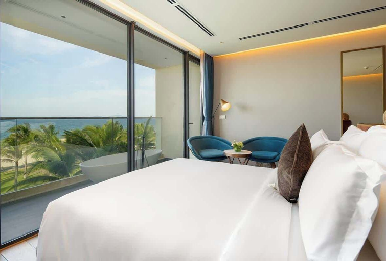Bedroom 3, Beachfront Luxury Villa: Your Private Paradise, Da Nang
