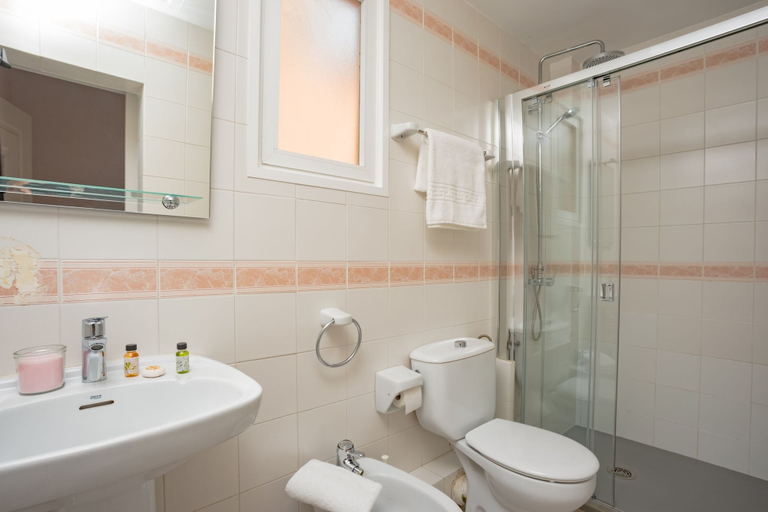 Bathroom 4, Antonios Hostal, Barcelona