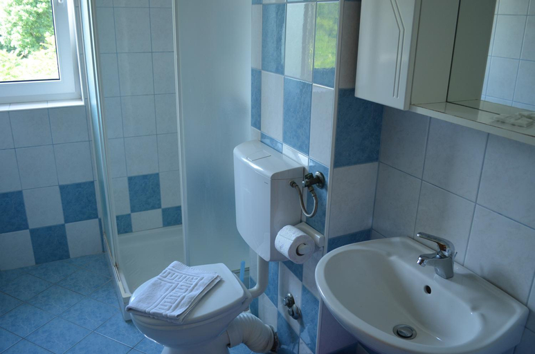 Bathroom 3, Apartments Leticia I, Baška