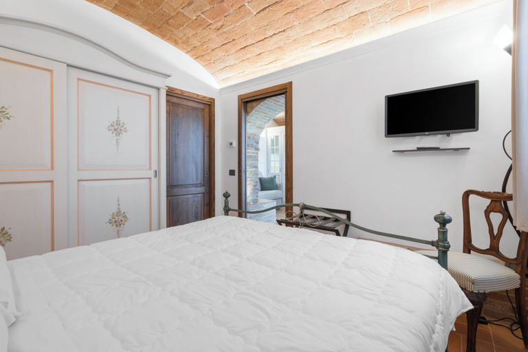 Bedroom 3, Le Volte Apartment Pool, Wifi In Monteriggioni, Siena