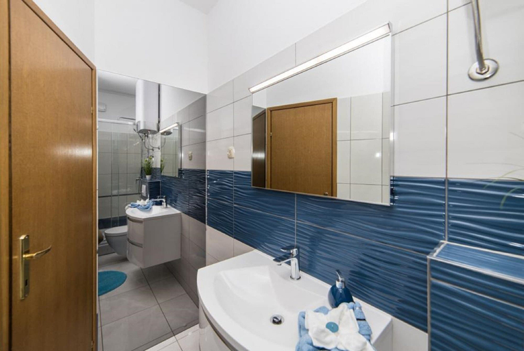 Bathroom 4, Apartment Tafra 2, Omiš