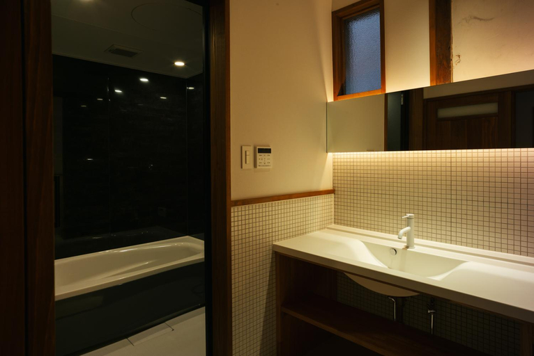 Bathroom 2, willow., Toyooka