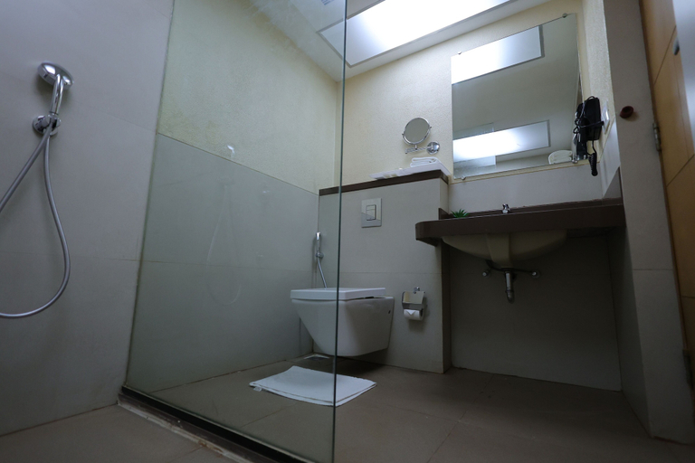 Bathroom, Hotel Aashray Inn, Dharwad
