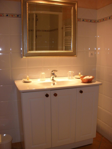 Bathroom 3, Logis Saint Martin, Côte-d'Or